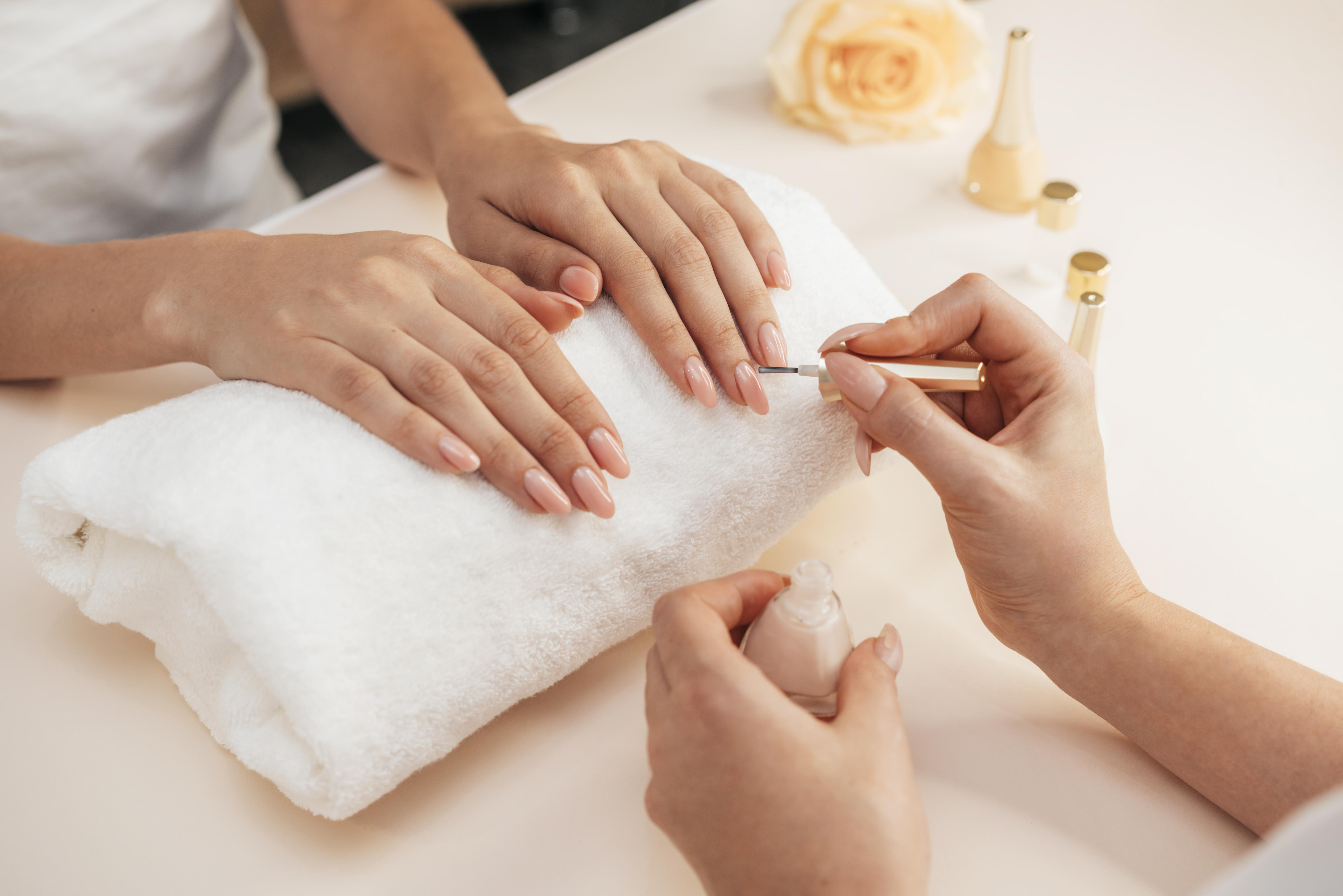 Nagelpflege ,Maniküre, Nageldesign